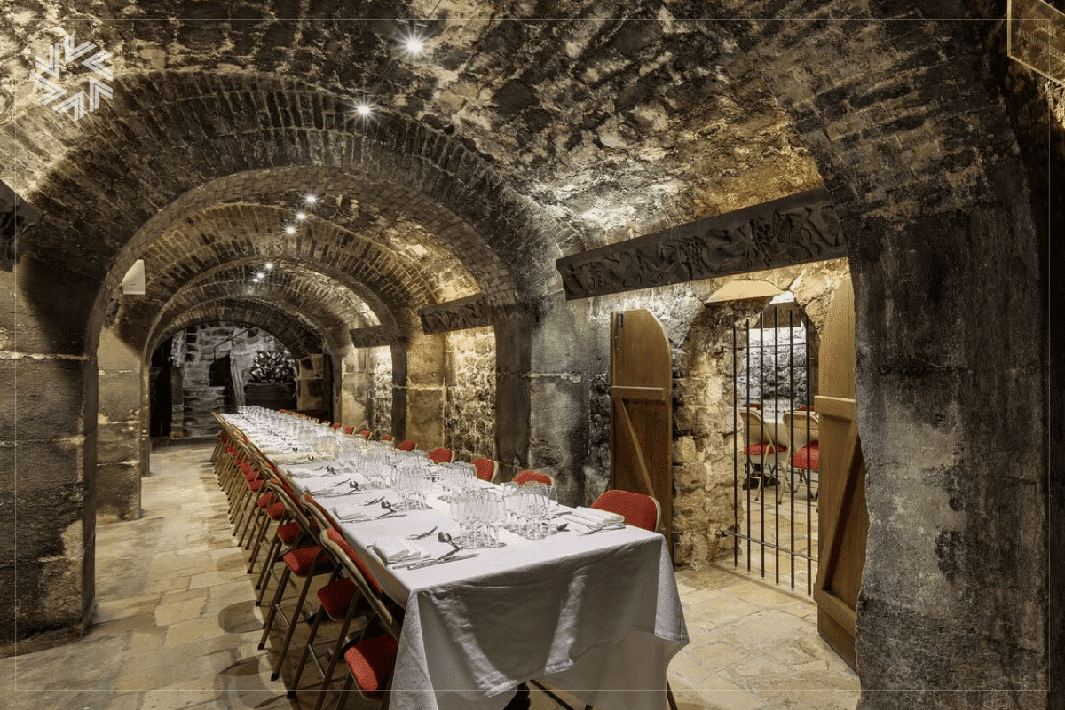 Organisez un dîner d'entreprise au musée du Vin avec Location Musée Paris 